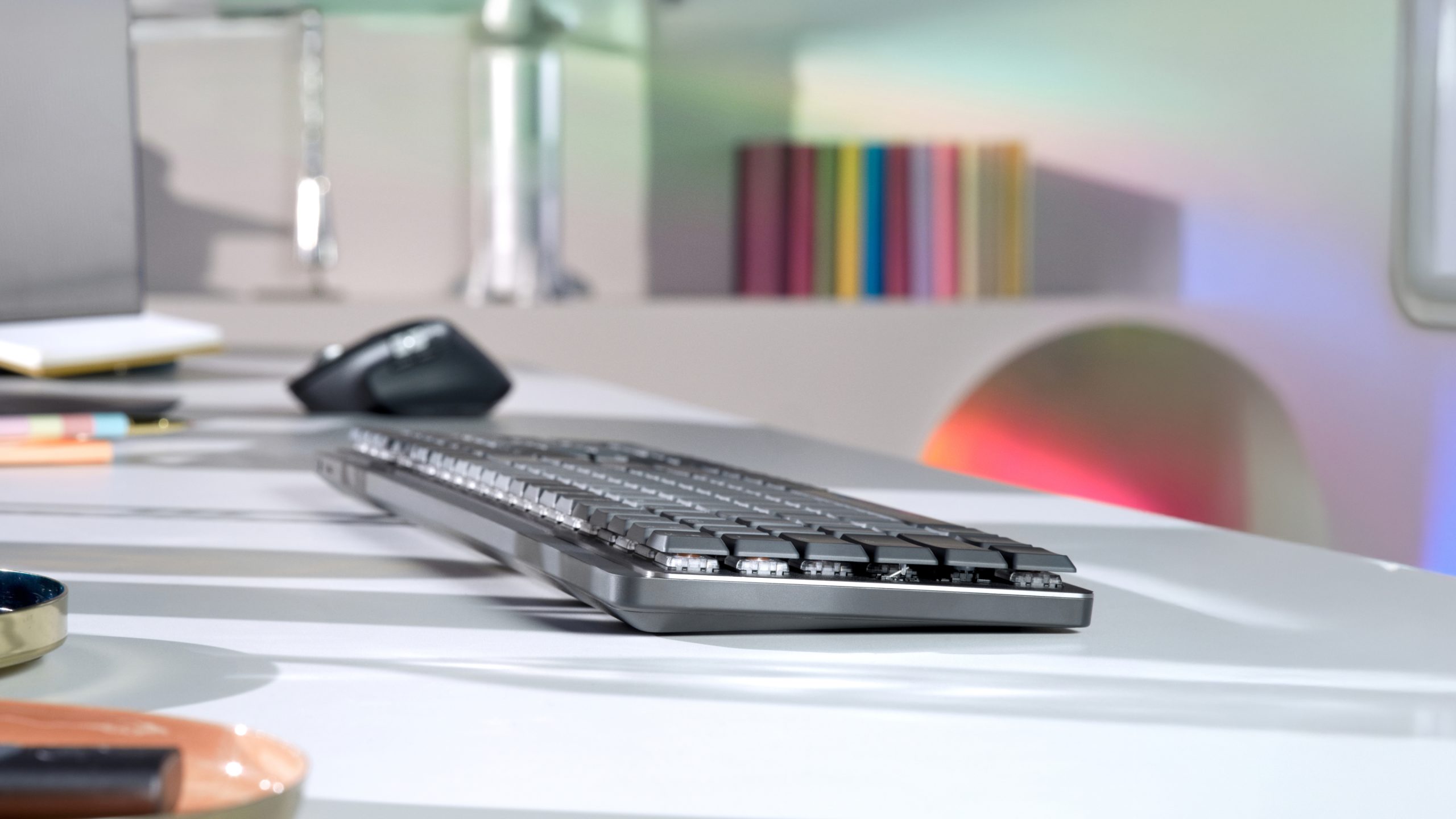 LOGITECH MX MECHANICAL WIRELESS KEYBOARD, ILLUMINATED, LOGI BOLT,BT,GRAPHITE,TACTILE,2YR - Image 4
