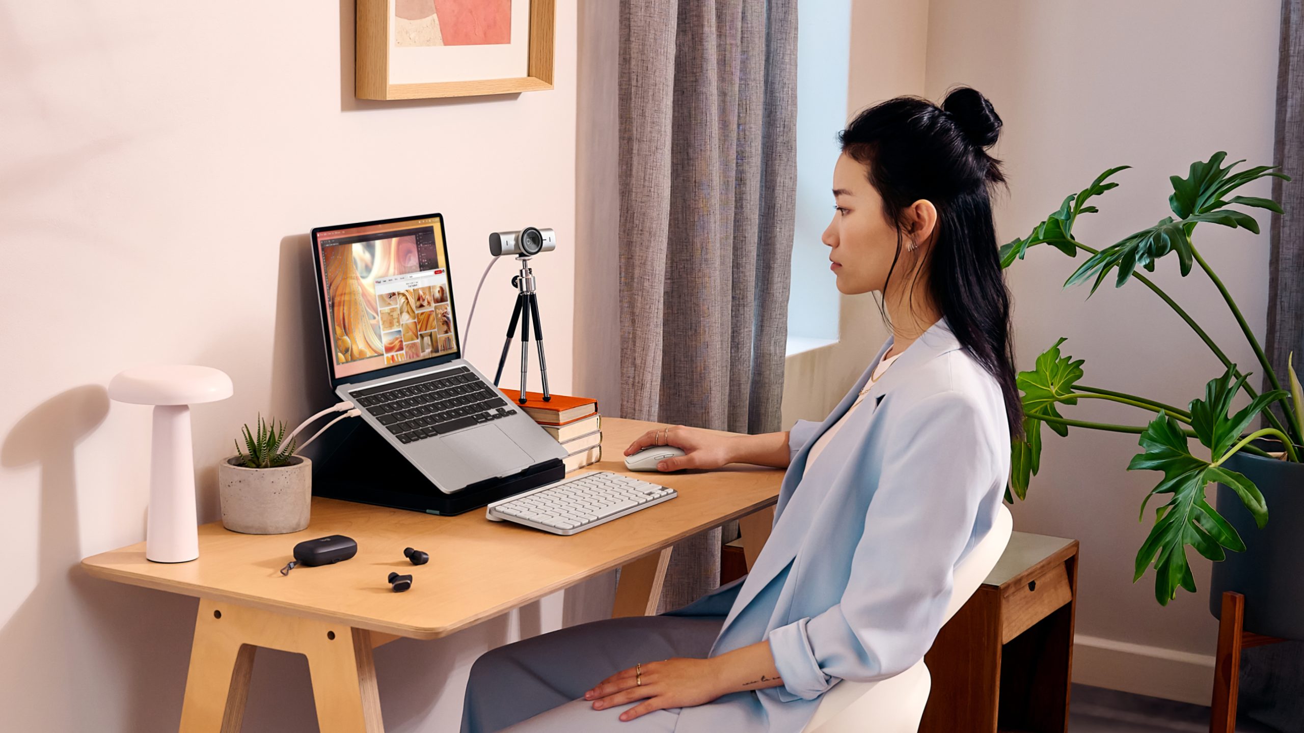 MX BRIO ULTRA HD 4K WEBCAM - PALE GREY - Image 8
