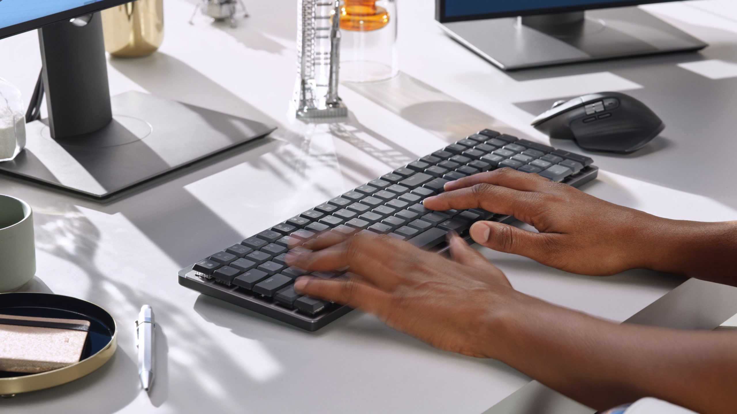 LOGITECH MX MECHANICAL WIRELESS KEYBOARD, ILLUMINATED, LOGI BOLT,BT,GRAPHITE,TACTILE,2YR - Image 8